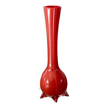 Vase en opaline rouge années 50-60