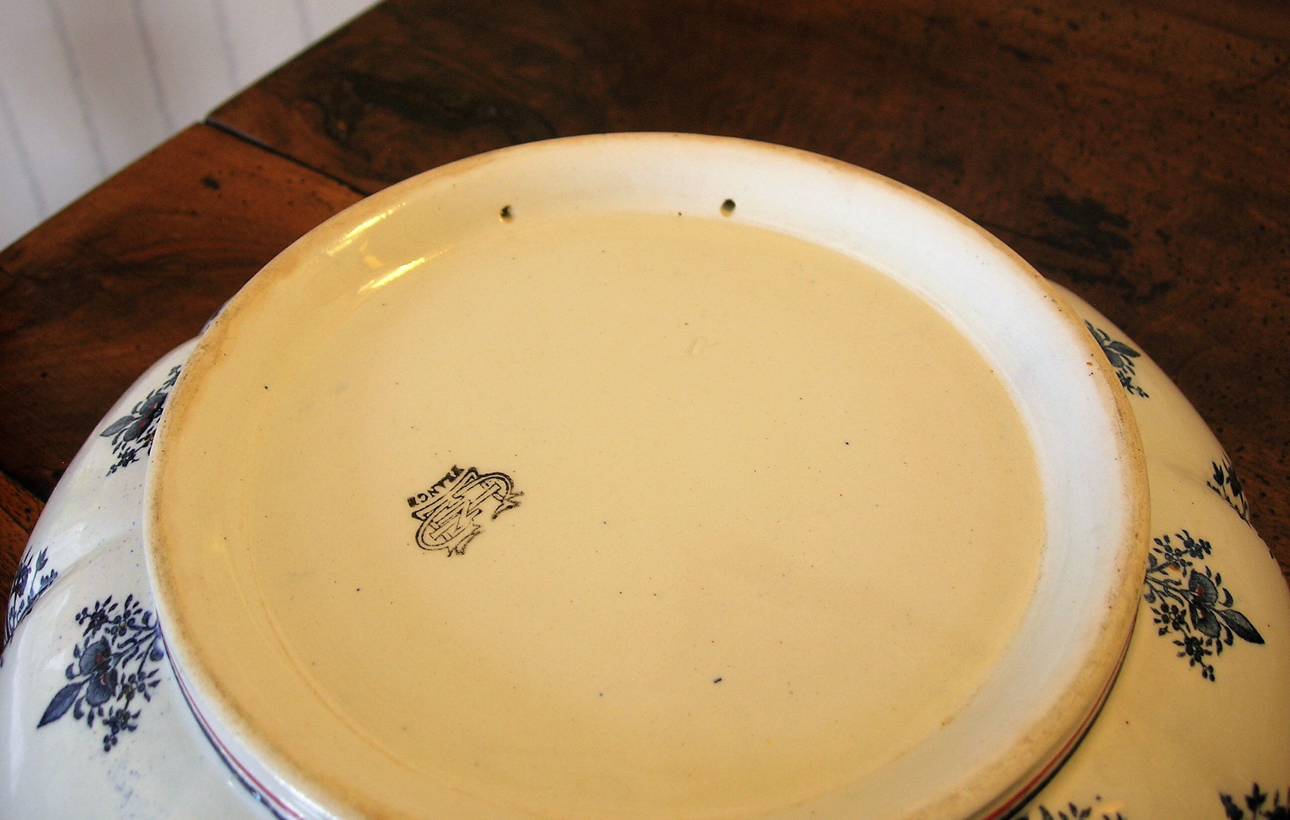 Dish in Gien earthenware