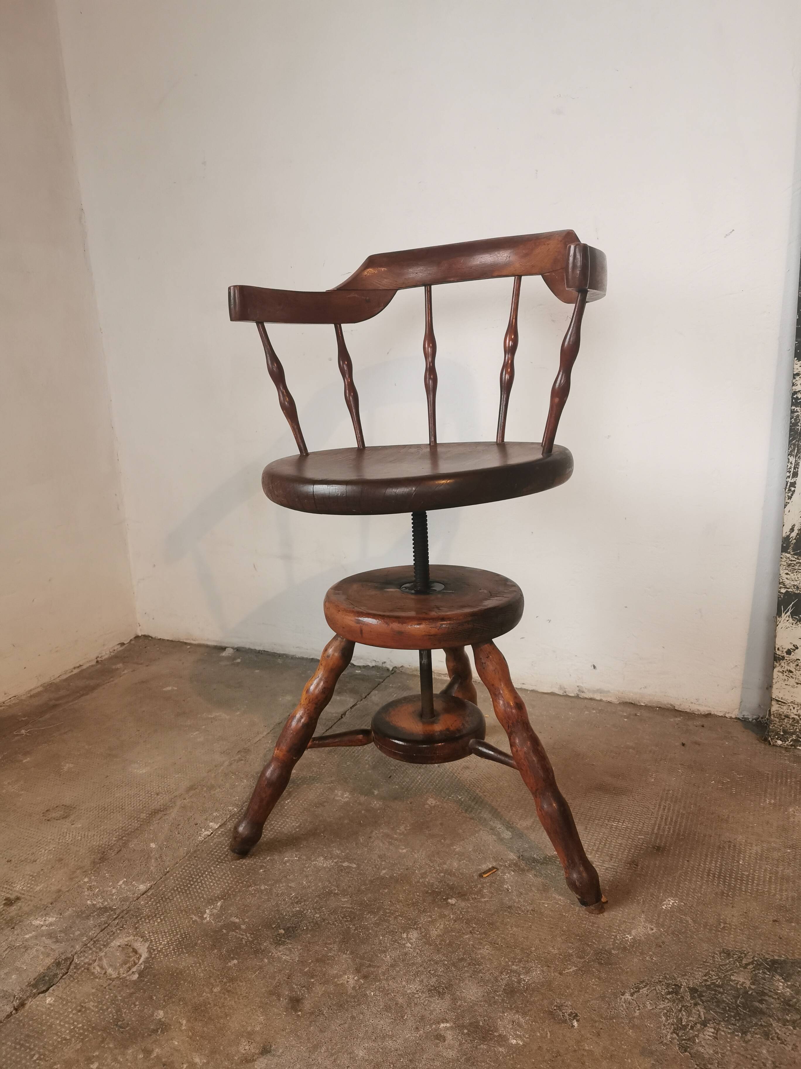 Fauteuil de bureau pivotant dit de capitaine vers 1900