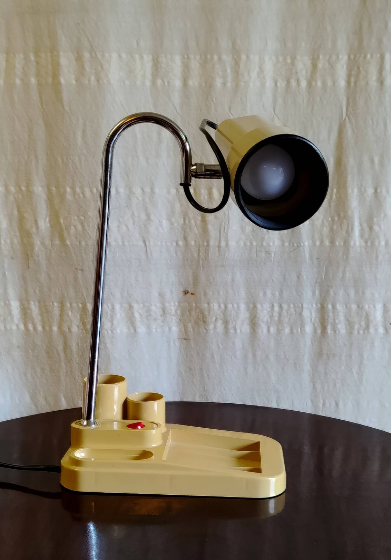 Articulated desk lamp - 80's design