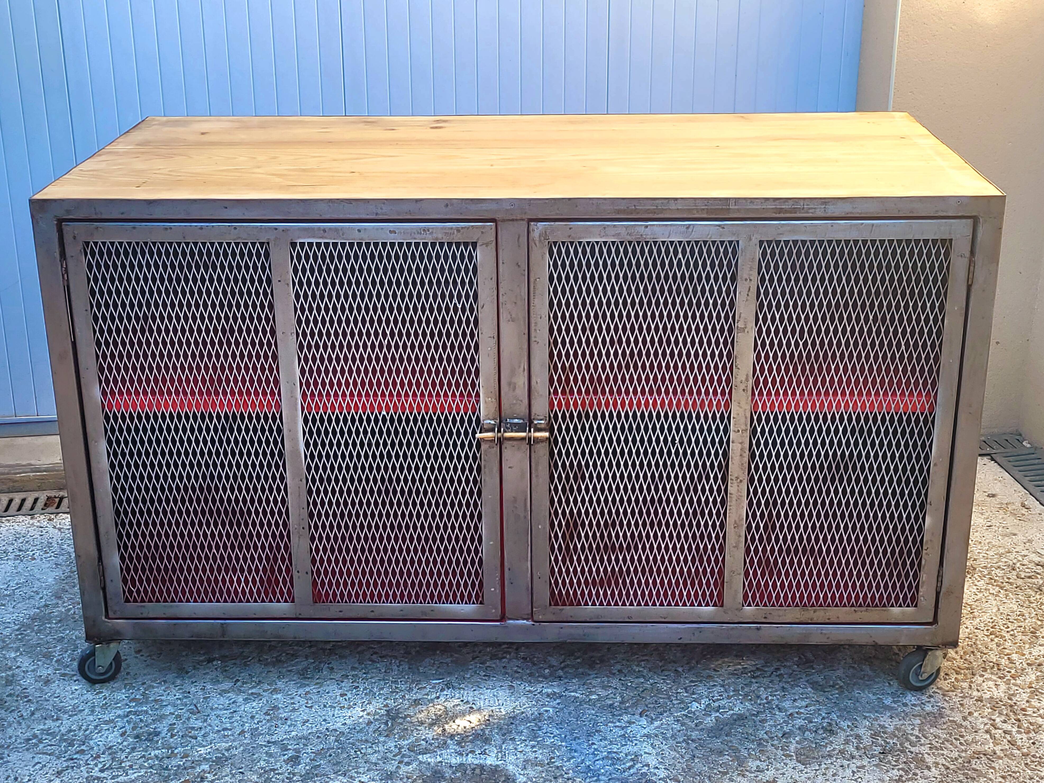 Ancien meuble de métier en métal