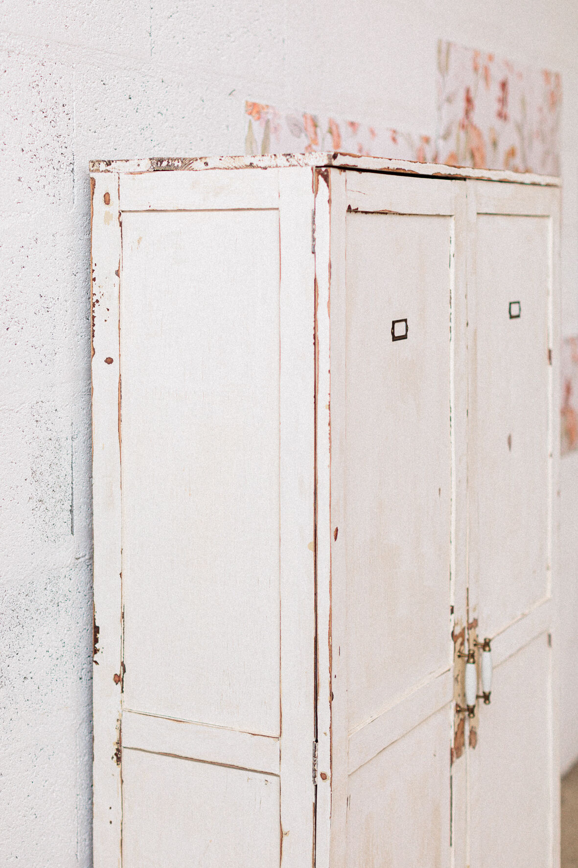 Large white furniture lacquered "buttercup"