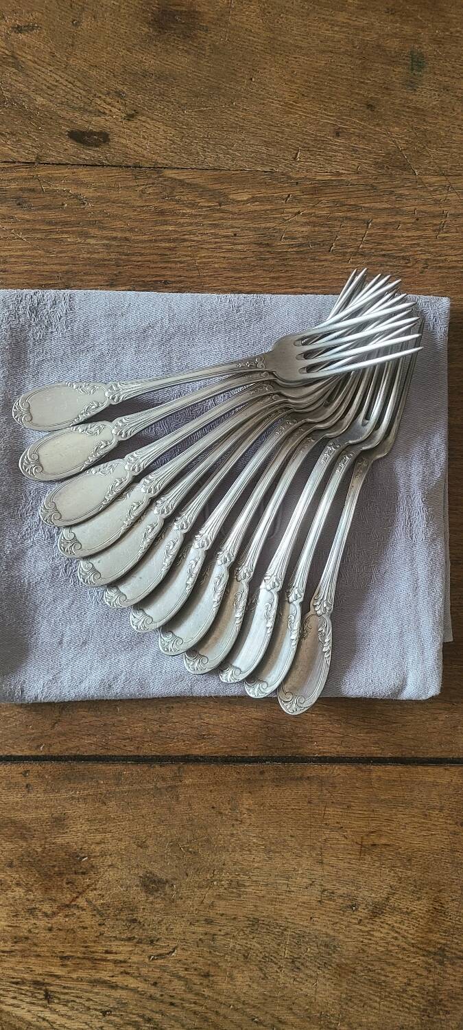 Set of 12 vintage silver-plated metal forks.