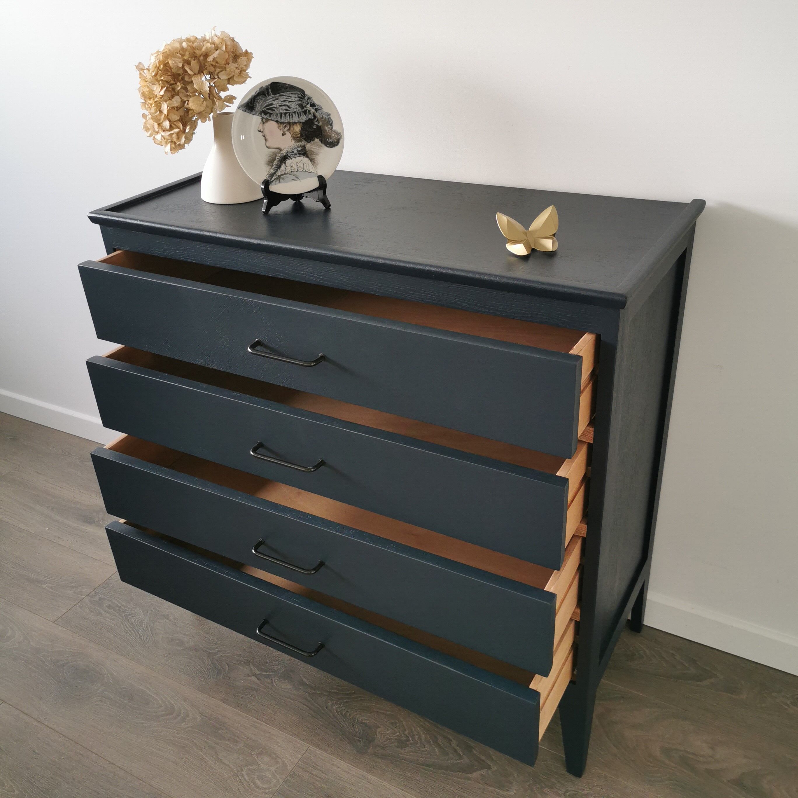 Vintage chest of drawers