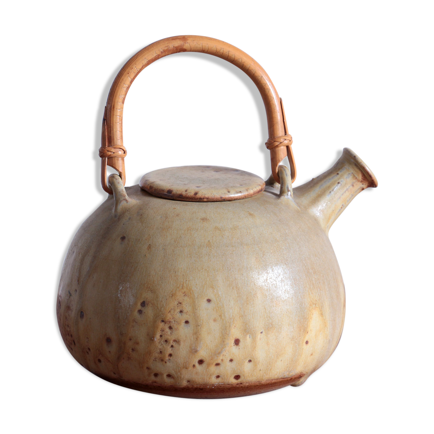 Sandstone teapot with rattan handle
