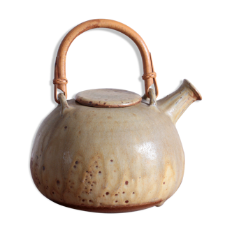 Sandstone teapot with rattan handle