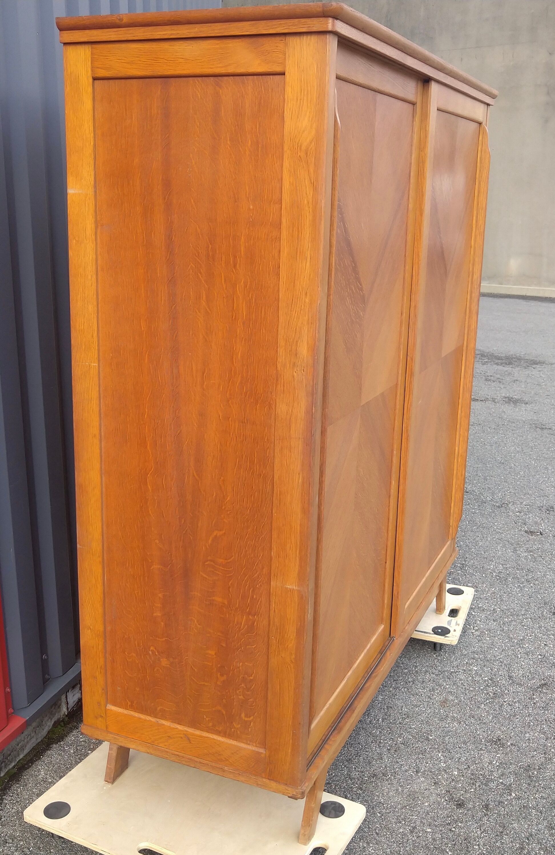 Armoire vintage