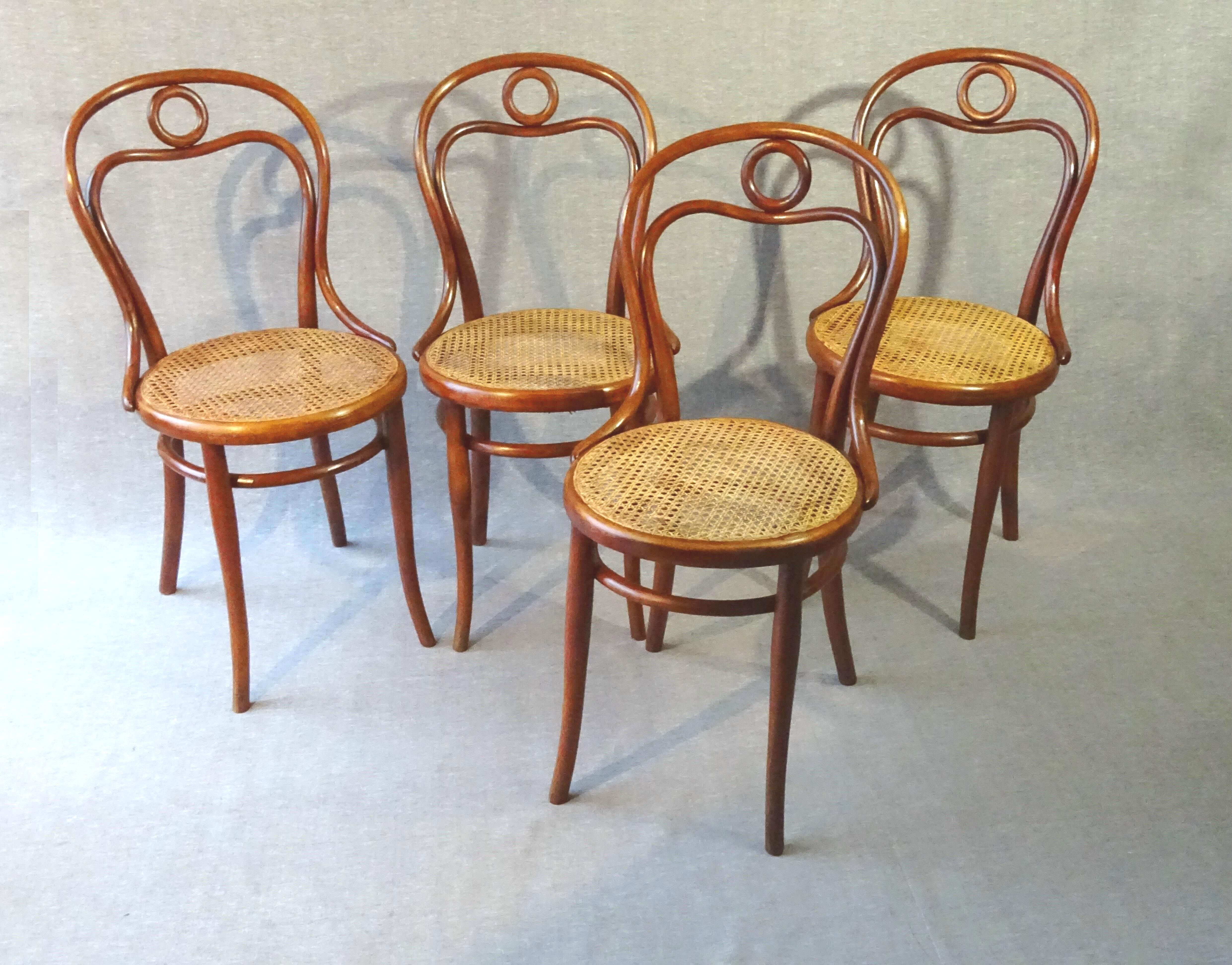 Set of 4 chairs THONET N°31, circa 1880, new cannages