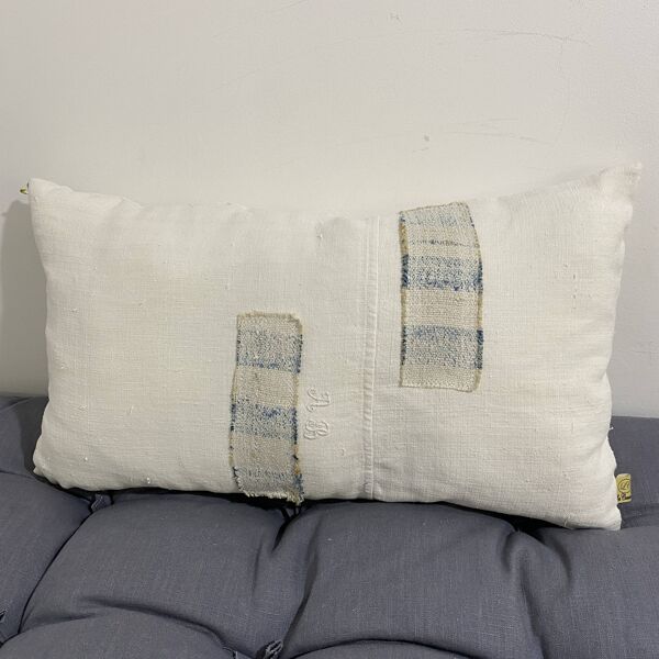 Coussin artisanal en toile ancienne style Kilim