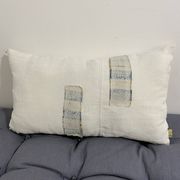 Coussin artisanal en toile ancienne style Kilim