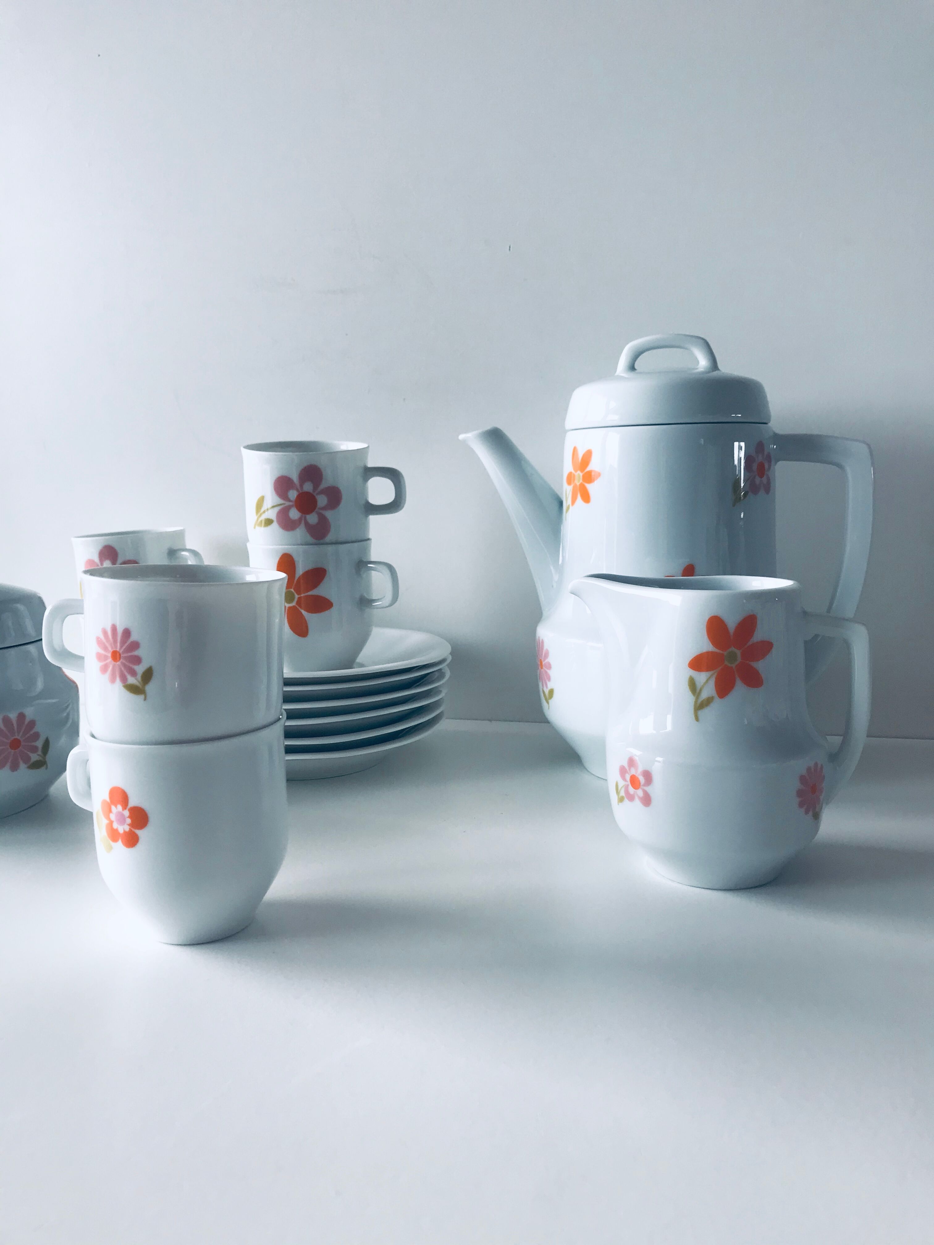 Coffee service or porcelain tea
