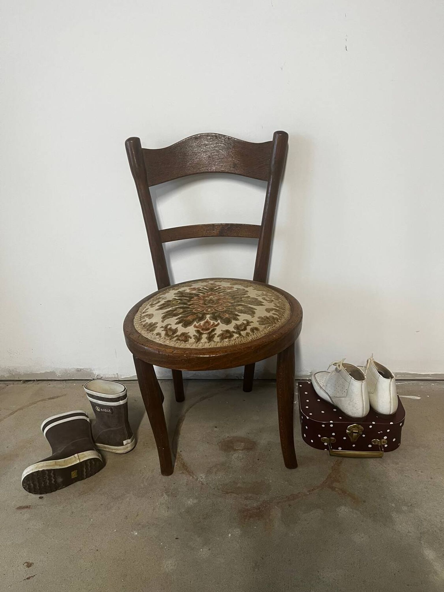 Chaise en bois tourné pour enfant