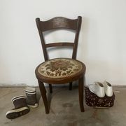 Chaise en bois tourné pour enfant