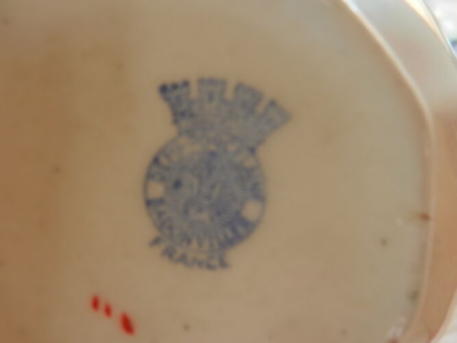 Lot de deux tasses + soucoupes - Porcelaine/nacre Badonviller 1920