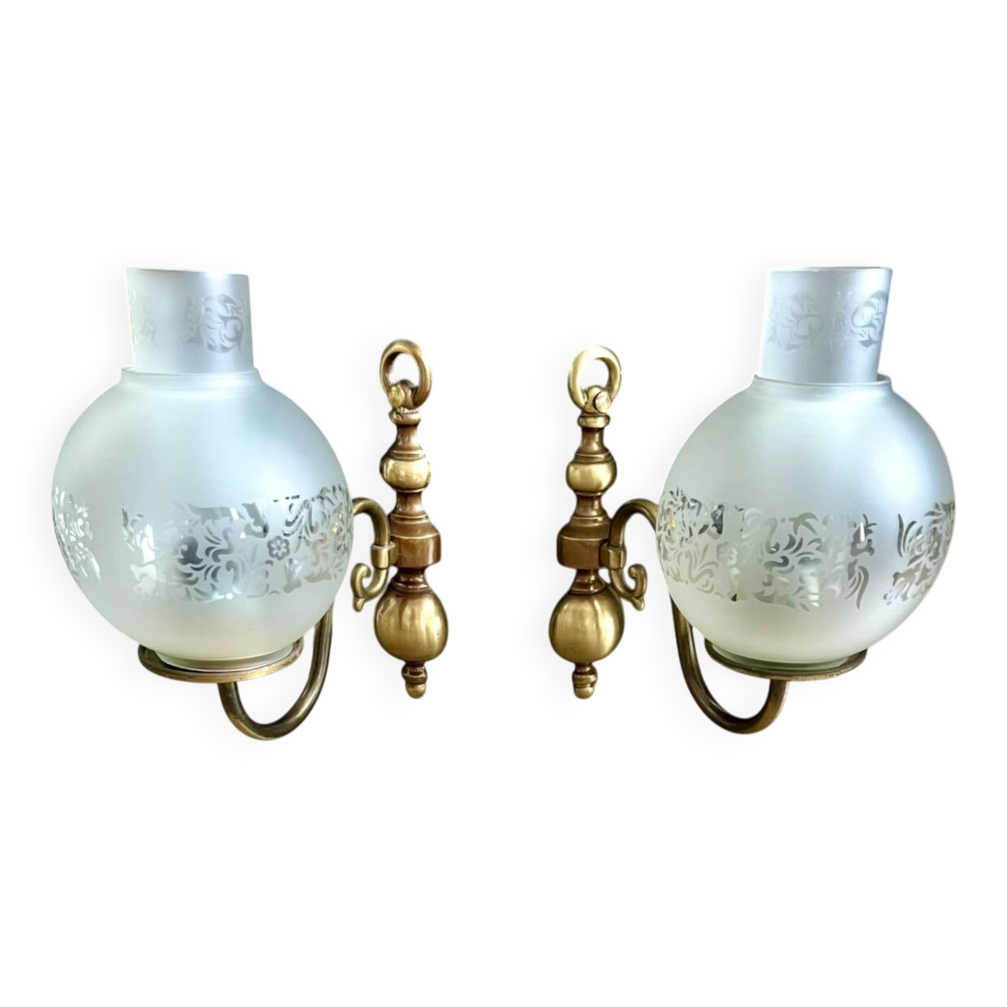 Paire d’appliques murales vintage en laiton et verre dépoli gravé