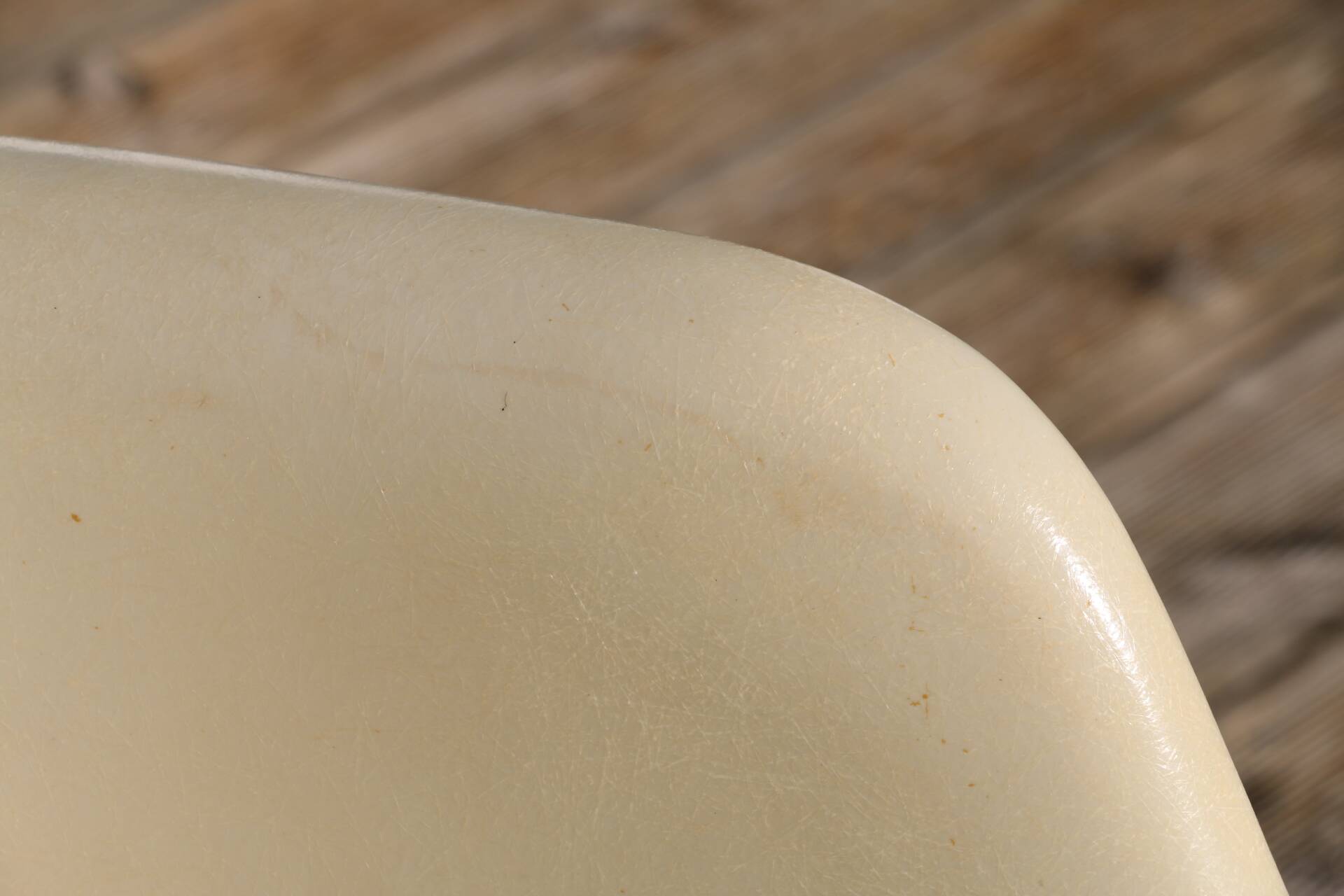 Herman Miller EAMES white shell armchair