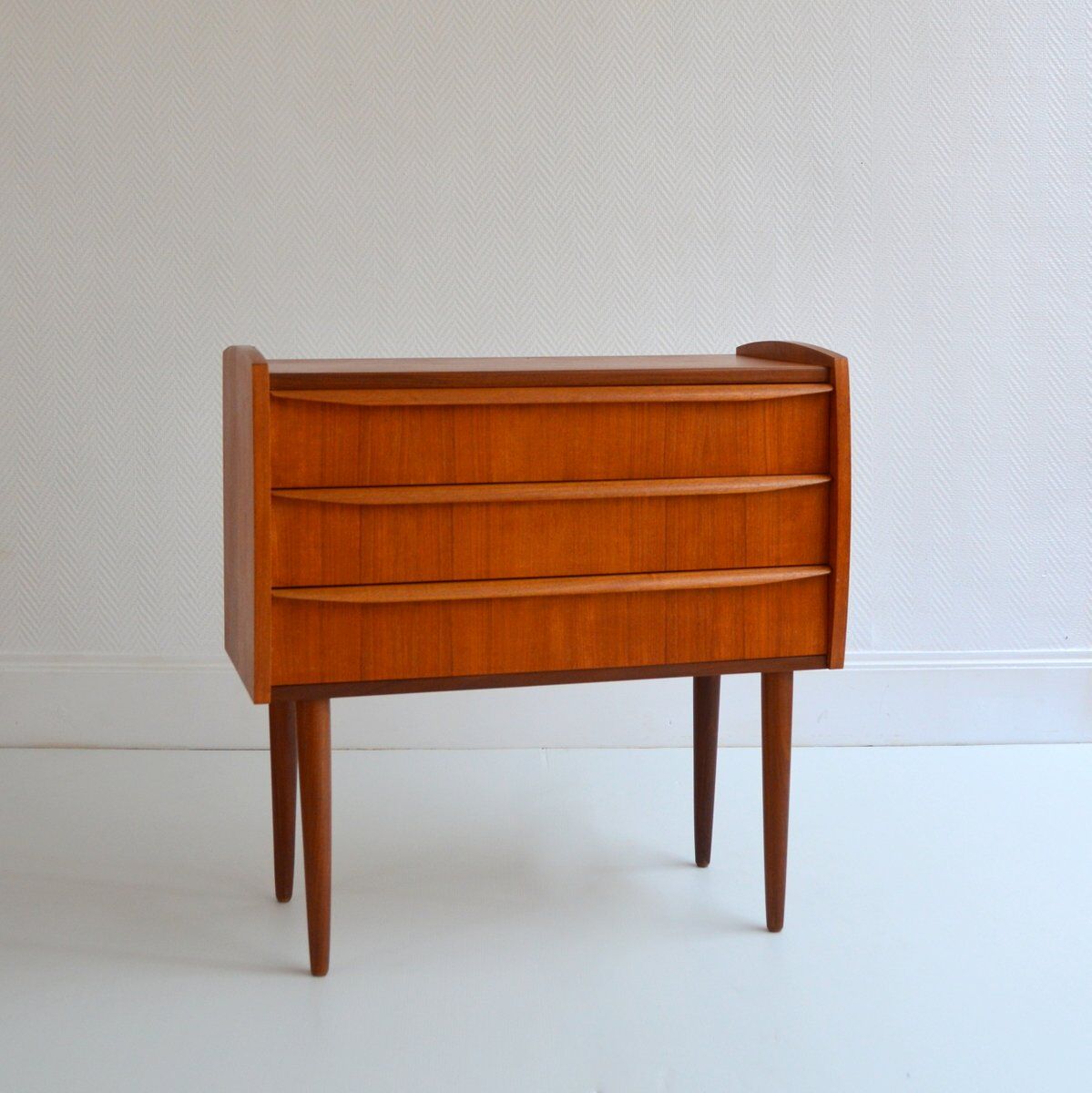 Small chest of drawers Scandinavian teak 1960 vintage