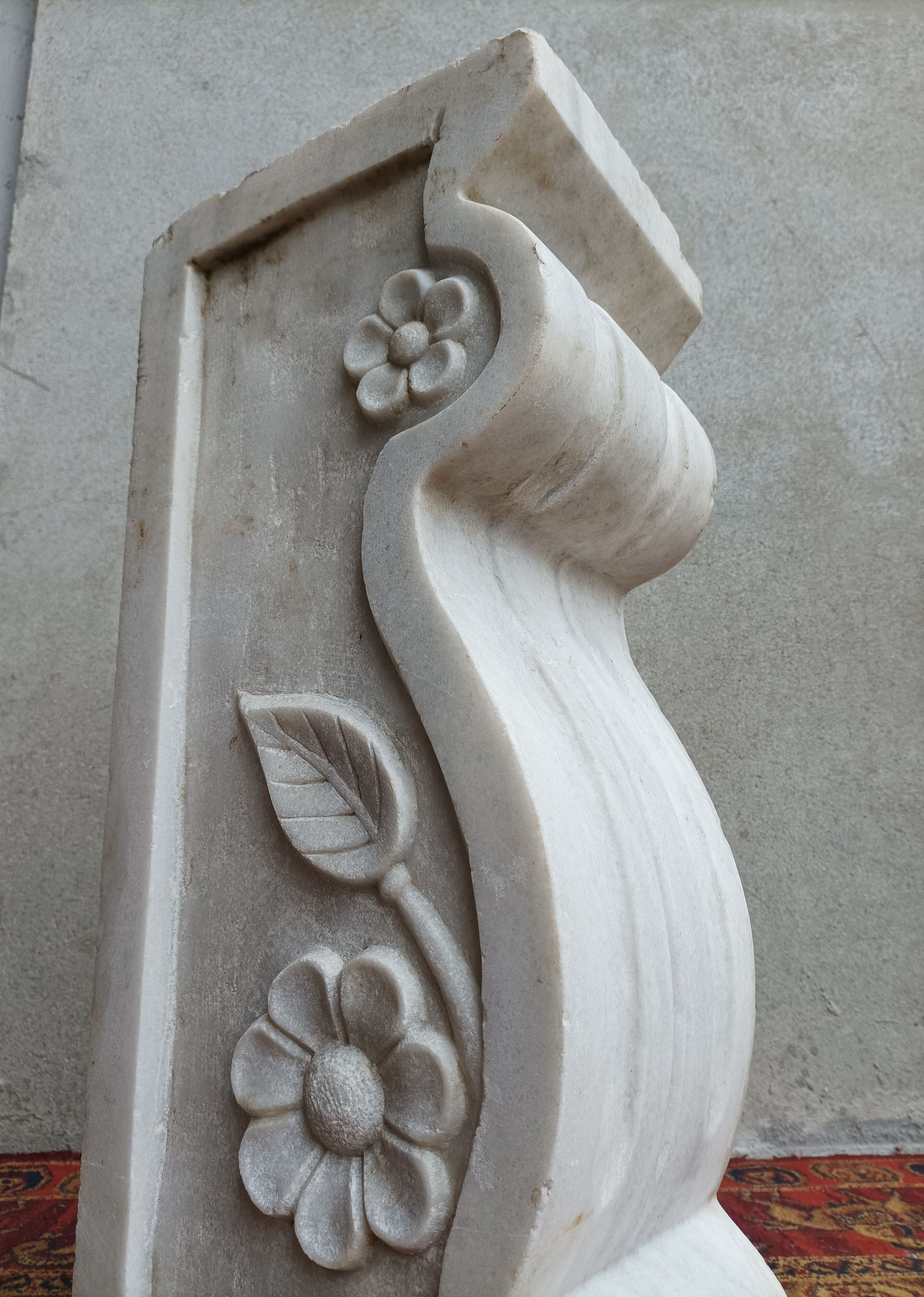 Sculpted Carrara marble stool column