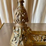 3 accessoires de cheminée en bronze doré 2 chenets et 1 barre de foyer