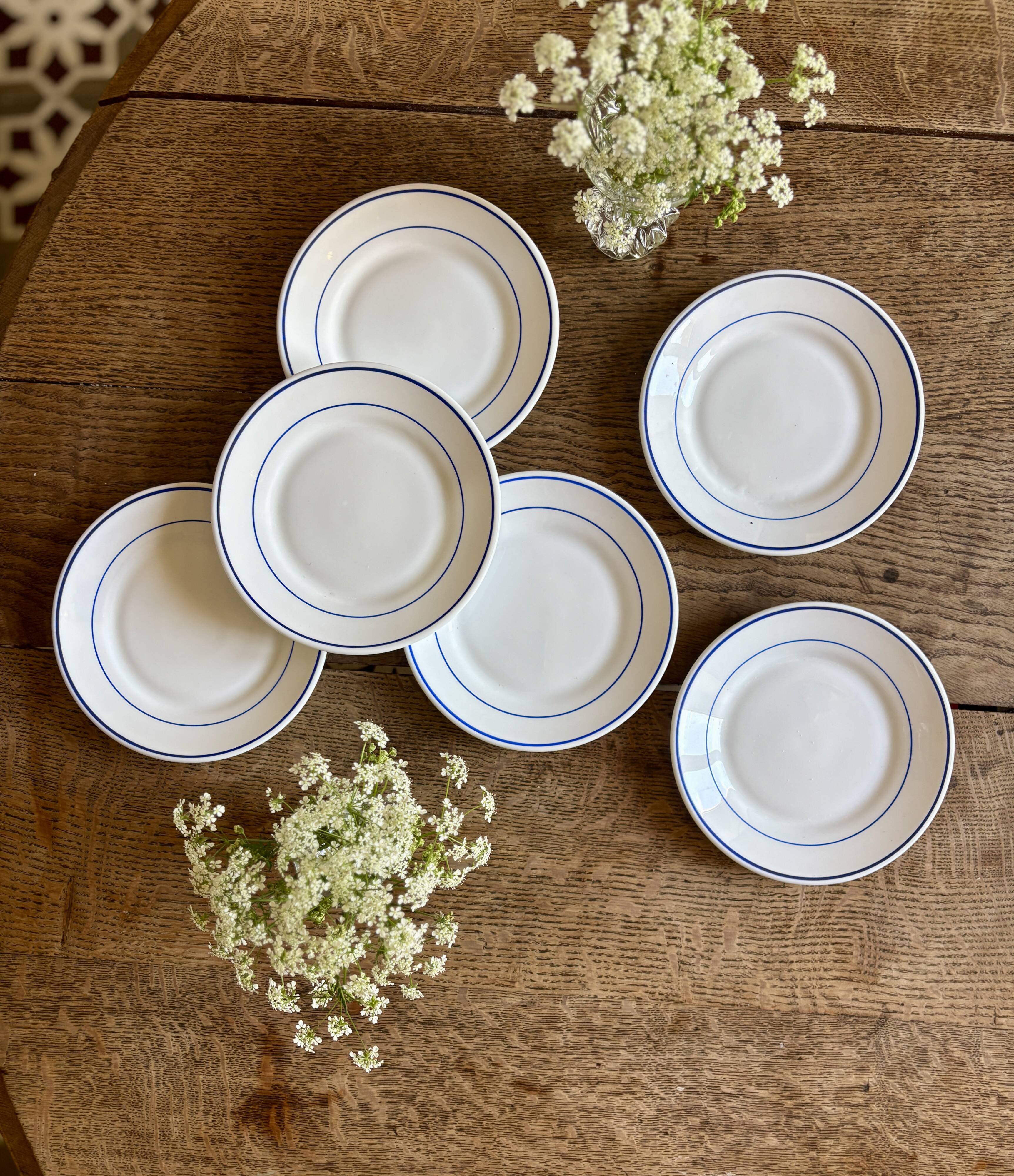 Set of 6 Arcoroc bread or dessert plates.
