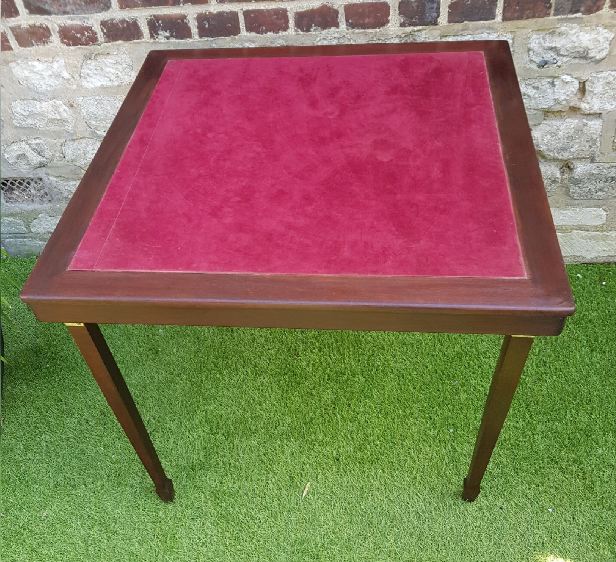 Meblutil game table