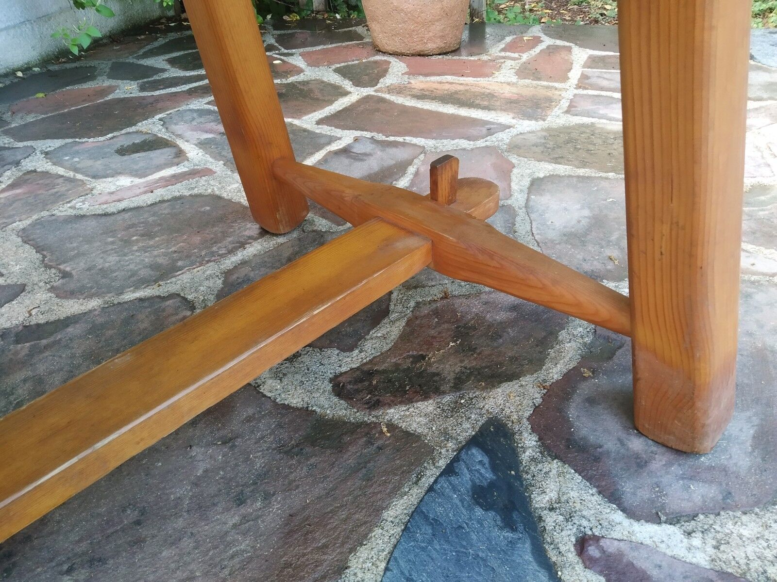 Table chalet feet compass