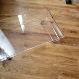 Table basse à roulettes en plexi