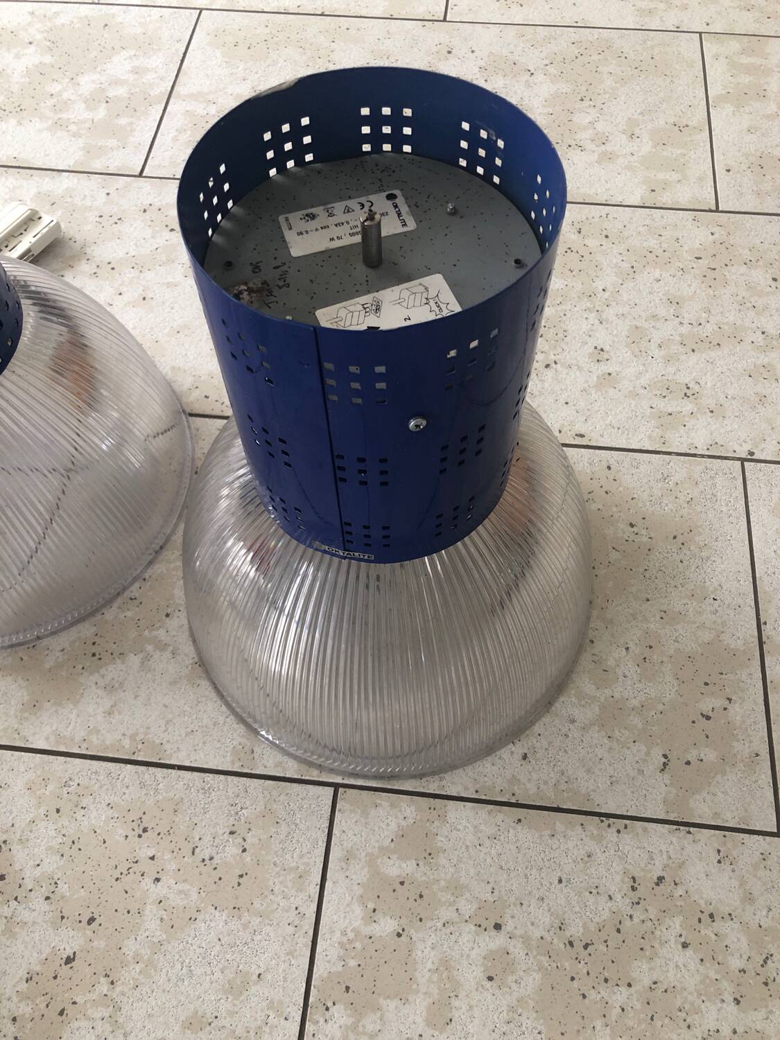 3 suspensions industrielles oktalite