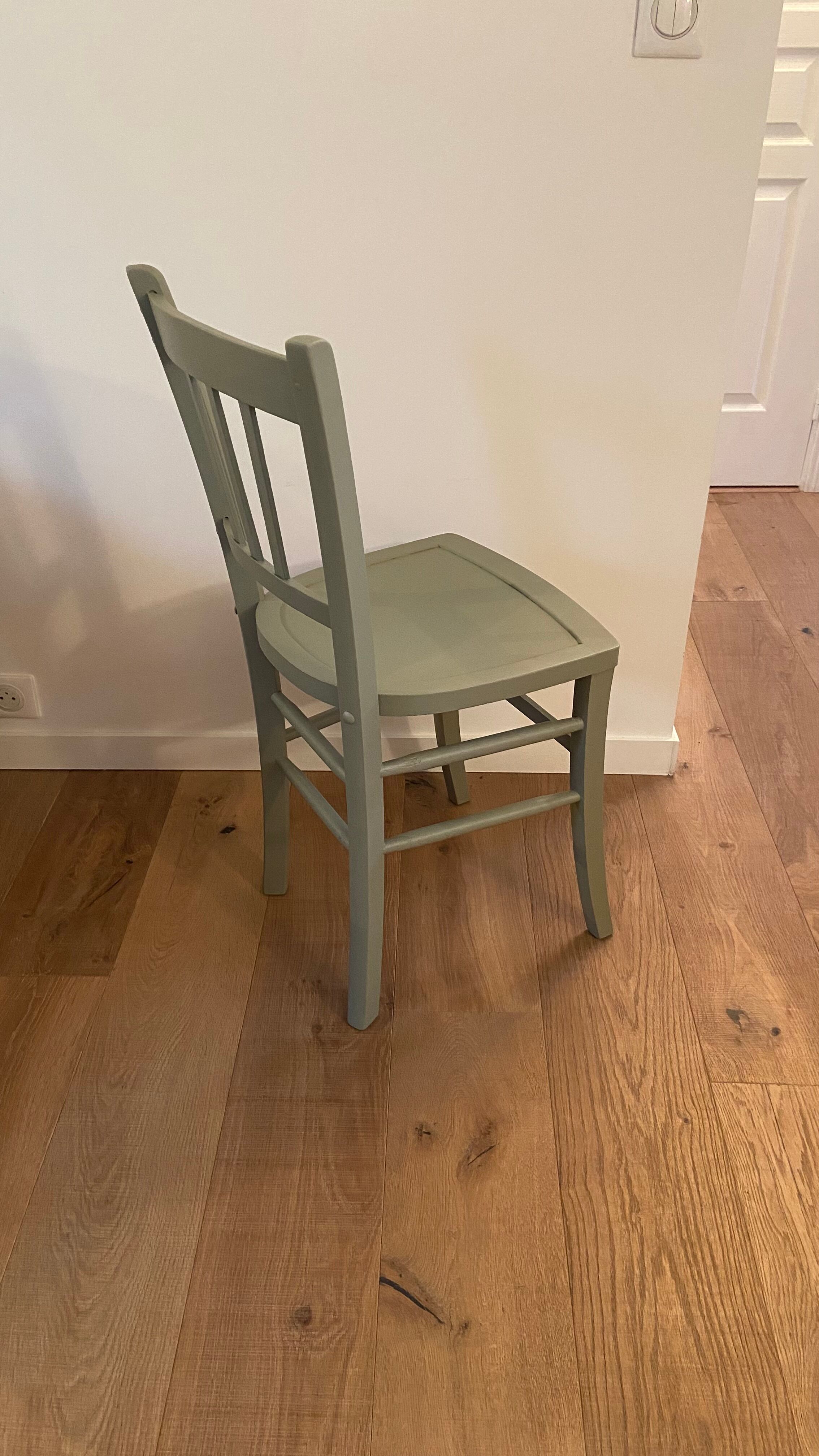 Chaise bistrot Luterma vintage verte grisée