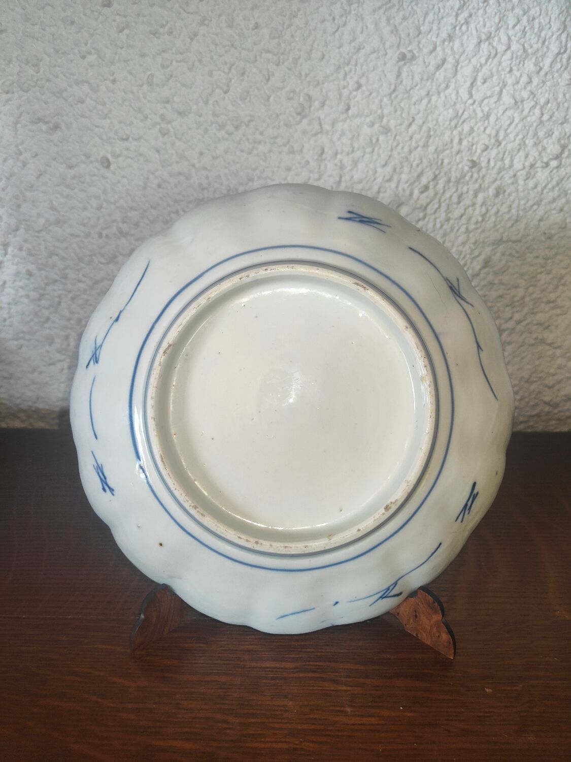 Pretty earthenware plate Imari Japanese old