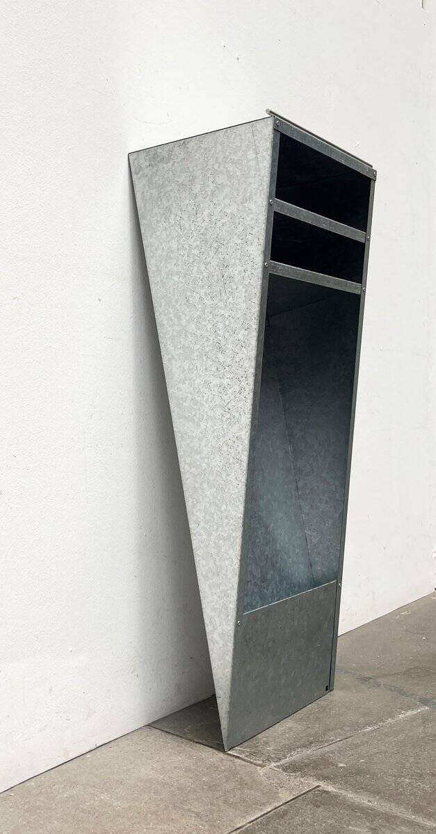 Étagère murale en métal postmoderne allemande de Radius Design, années 1980