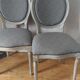 Paire de chaises médaillon