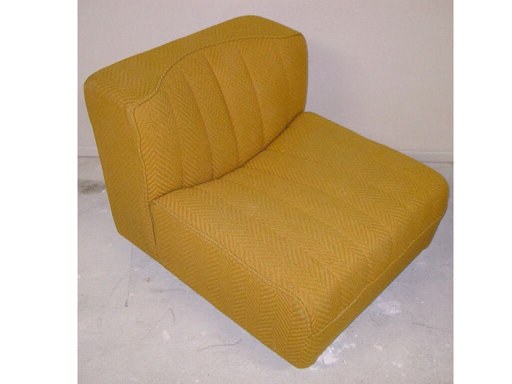 2 fauteuils modèle Novemila par Tito Agnoli  pour Mobilier International