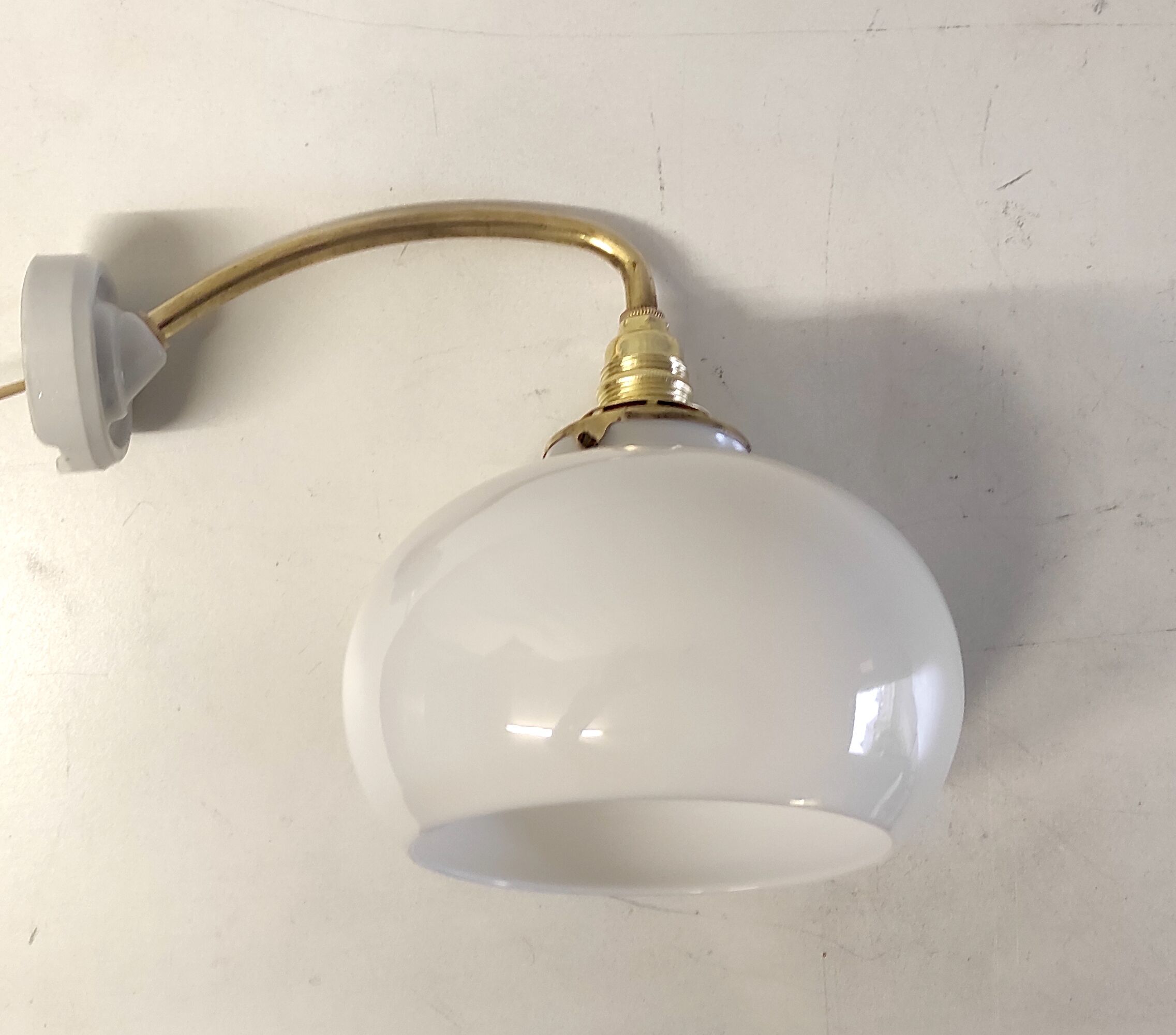 Brass and opaline gooseneck wall lamp – early twentieth century