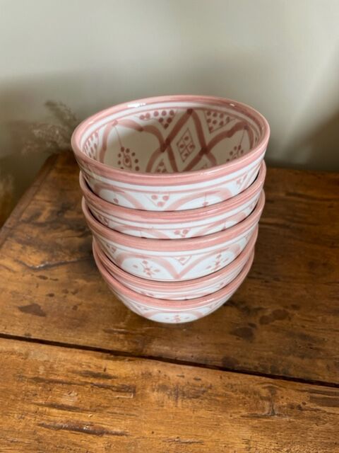 4 ceramic bowls