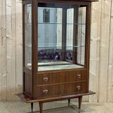 Vitrine des années 60 en palissandre, acajou et poignées cuir
