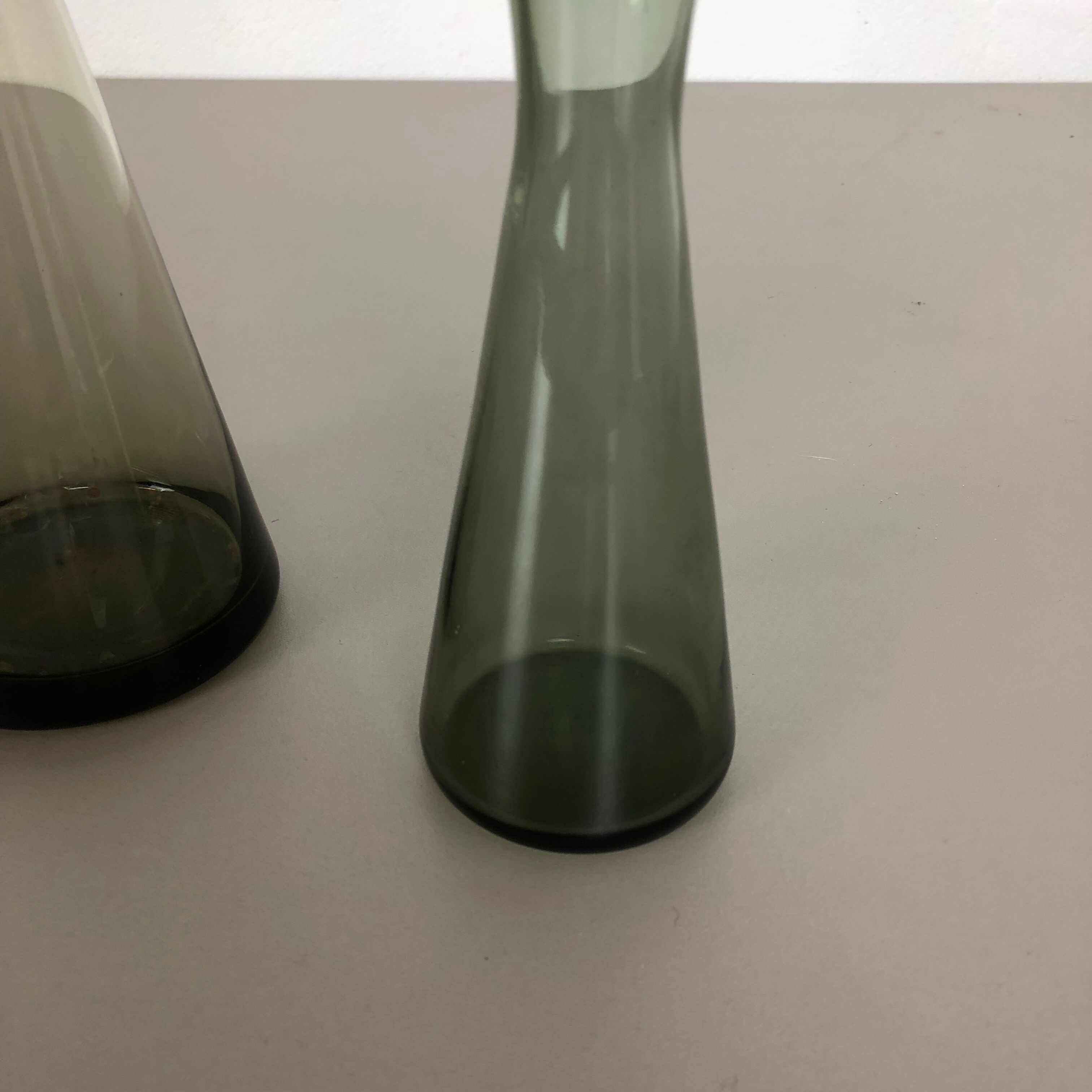 Ensemble de 2 vases à turmaline des années 1960 par Wilhelm Wagenfeld pour le WMF, Allemagne