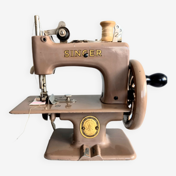 Sewing machine "singer" year 1960