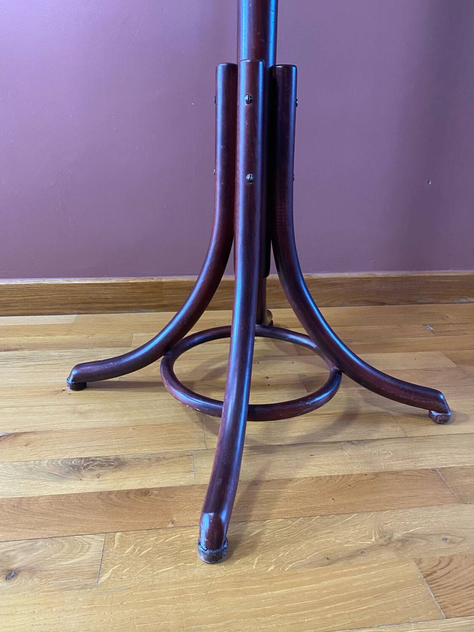 Coat rack on curved wooden stand, Baumann or Thonet style parrot