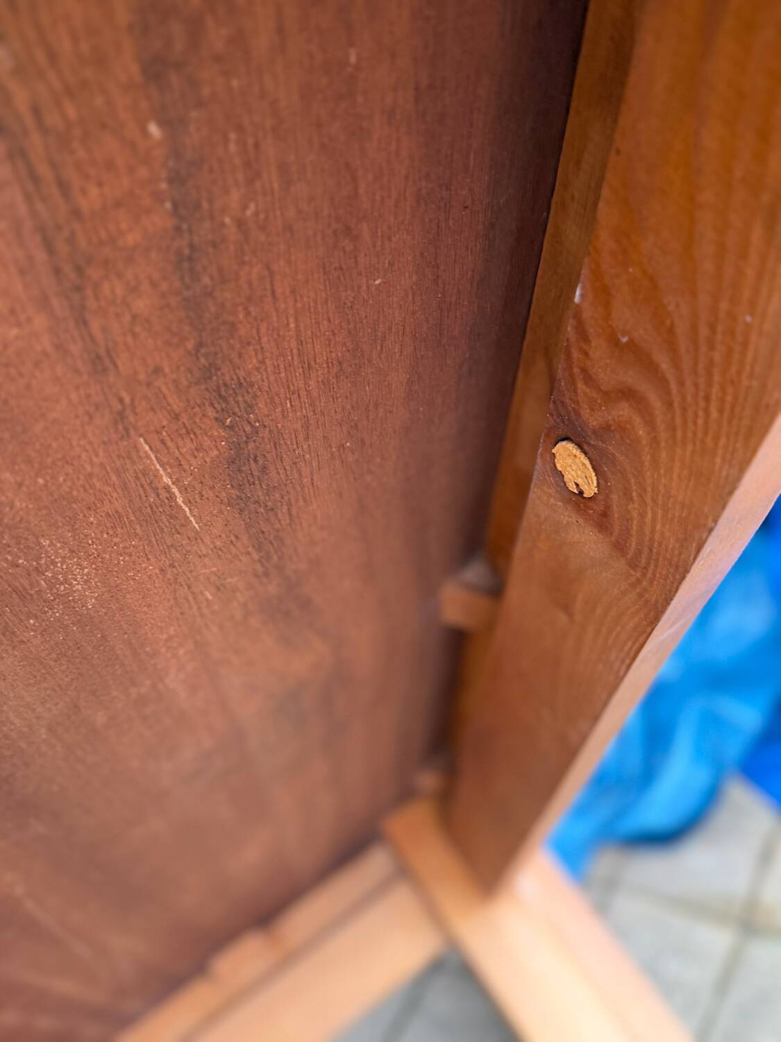 Vintage coffee table in solid elm from the 1970s.