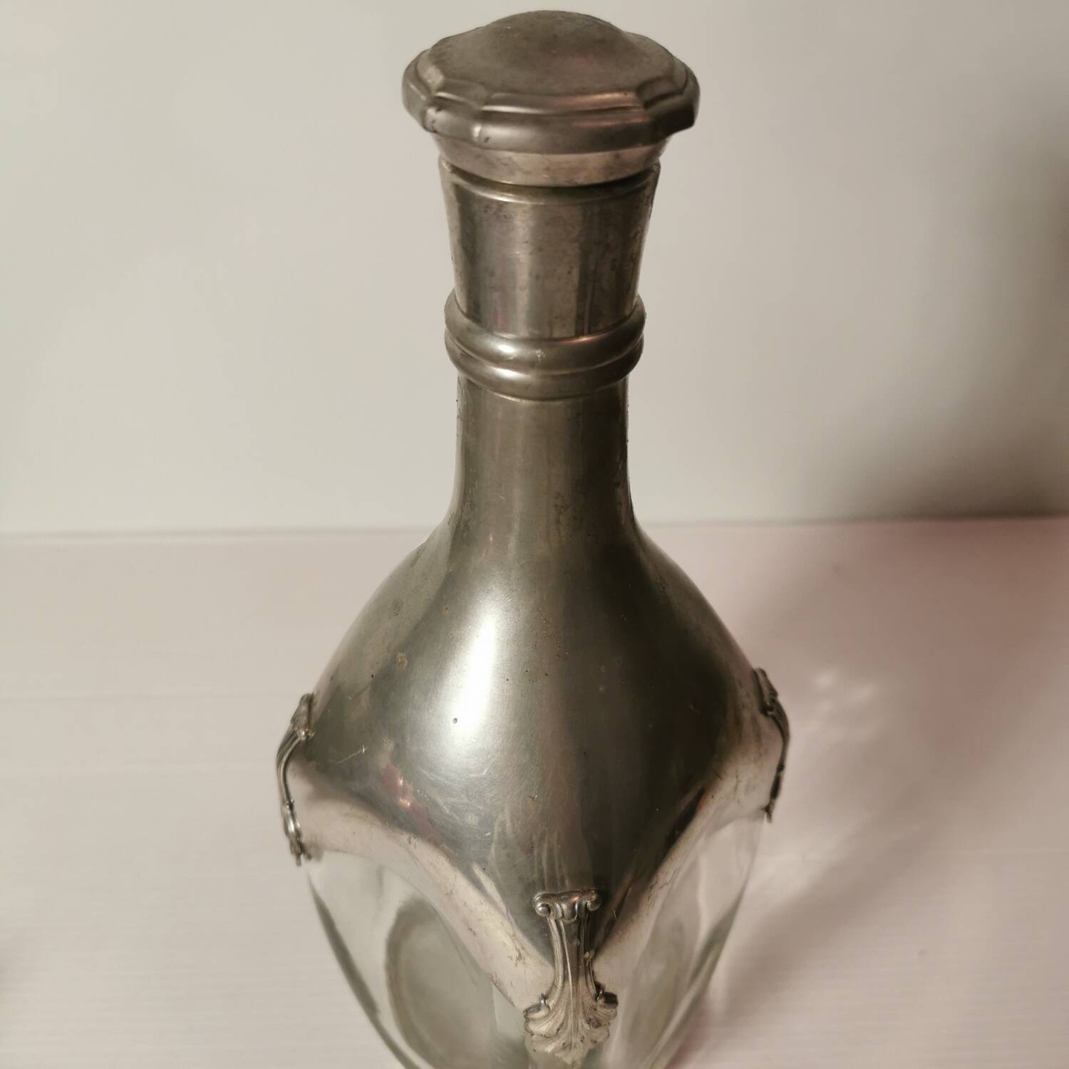 Carafe the tins of the Paris mansion