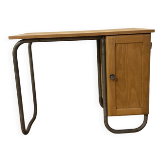 Vintage/industrial office style