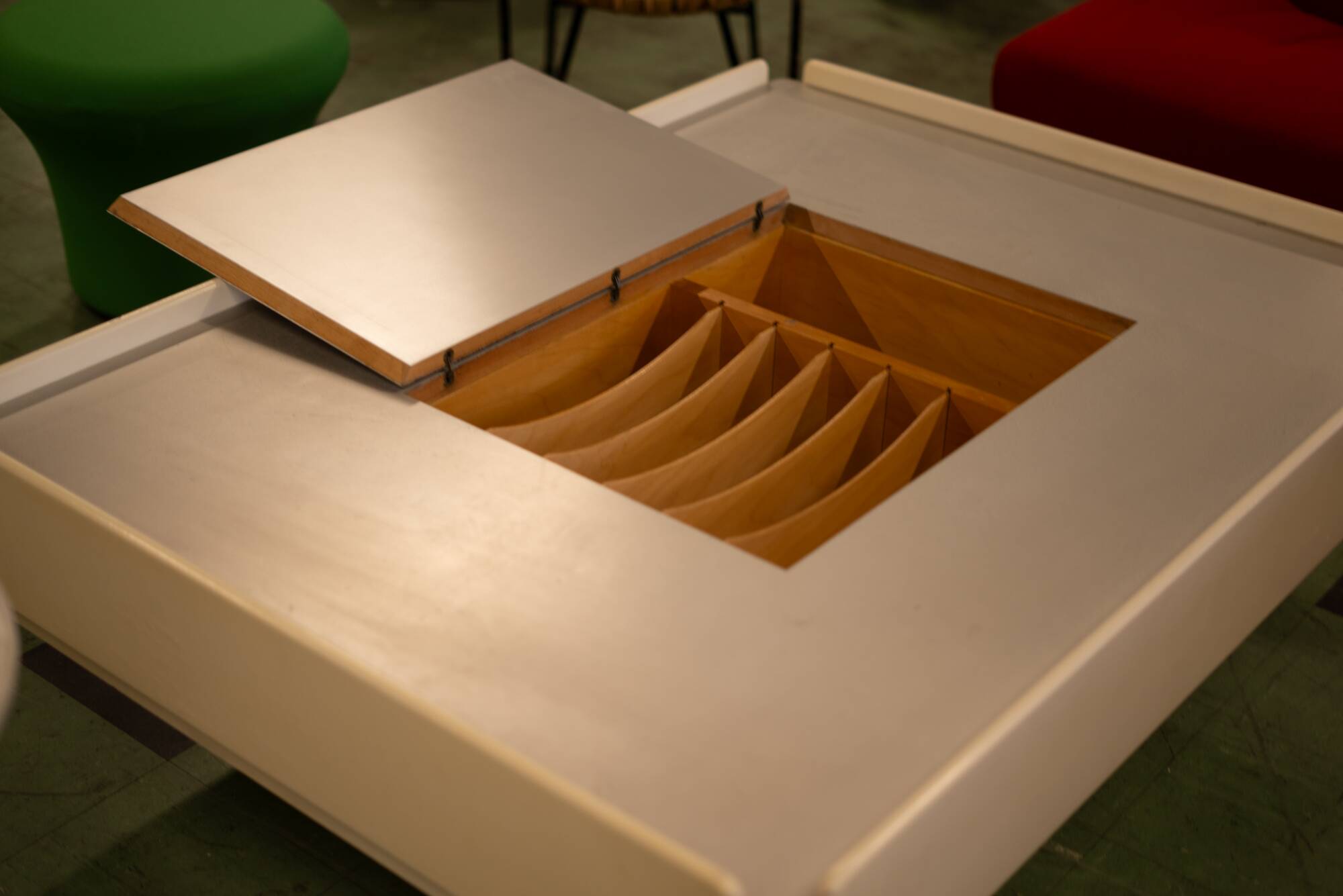 White coffee table Caori Vico Magistretti Gavina 1960