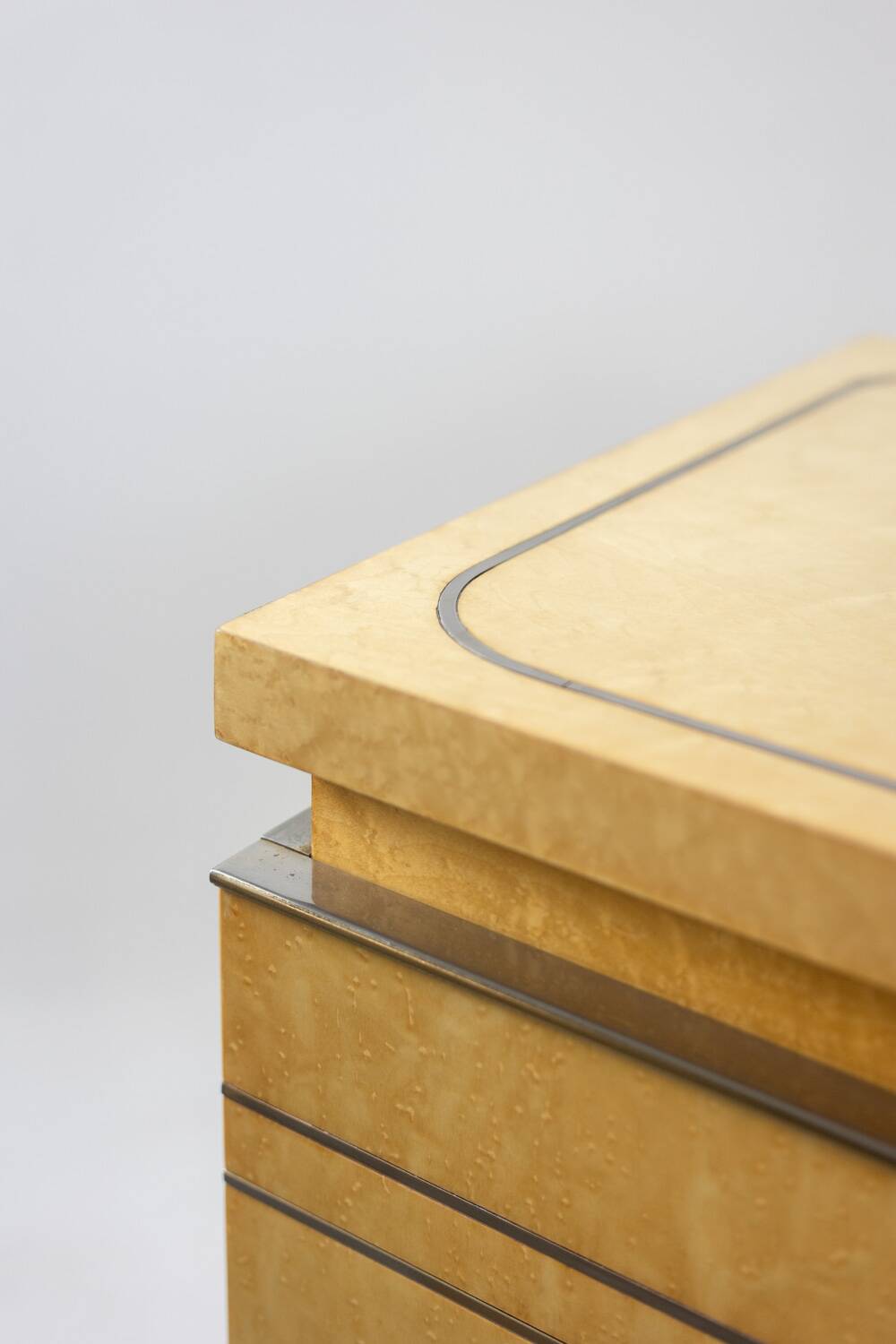 Enfilade à 4 portes en bois de bouleau. Années 1970.