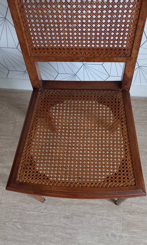 Chaise cannée art déco avec ornements en bronze.