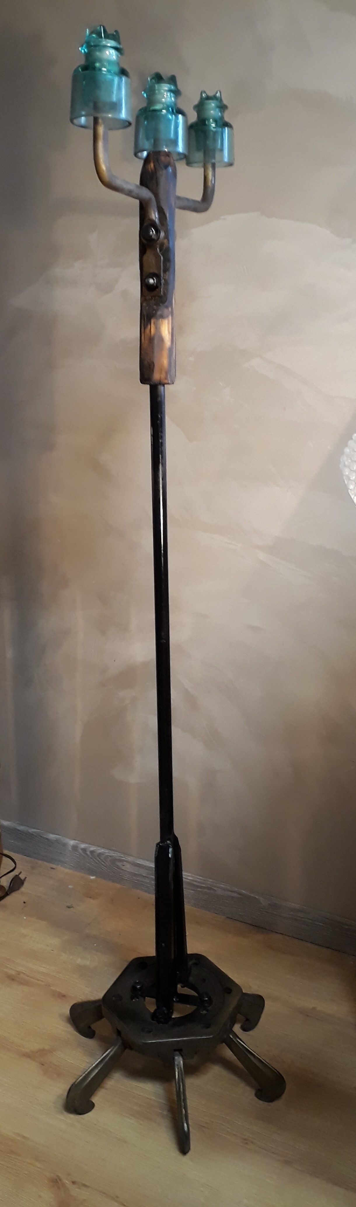 Industrial patère doorpiece