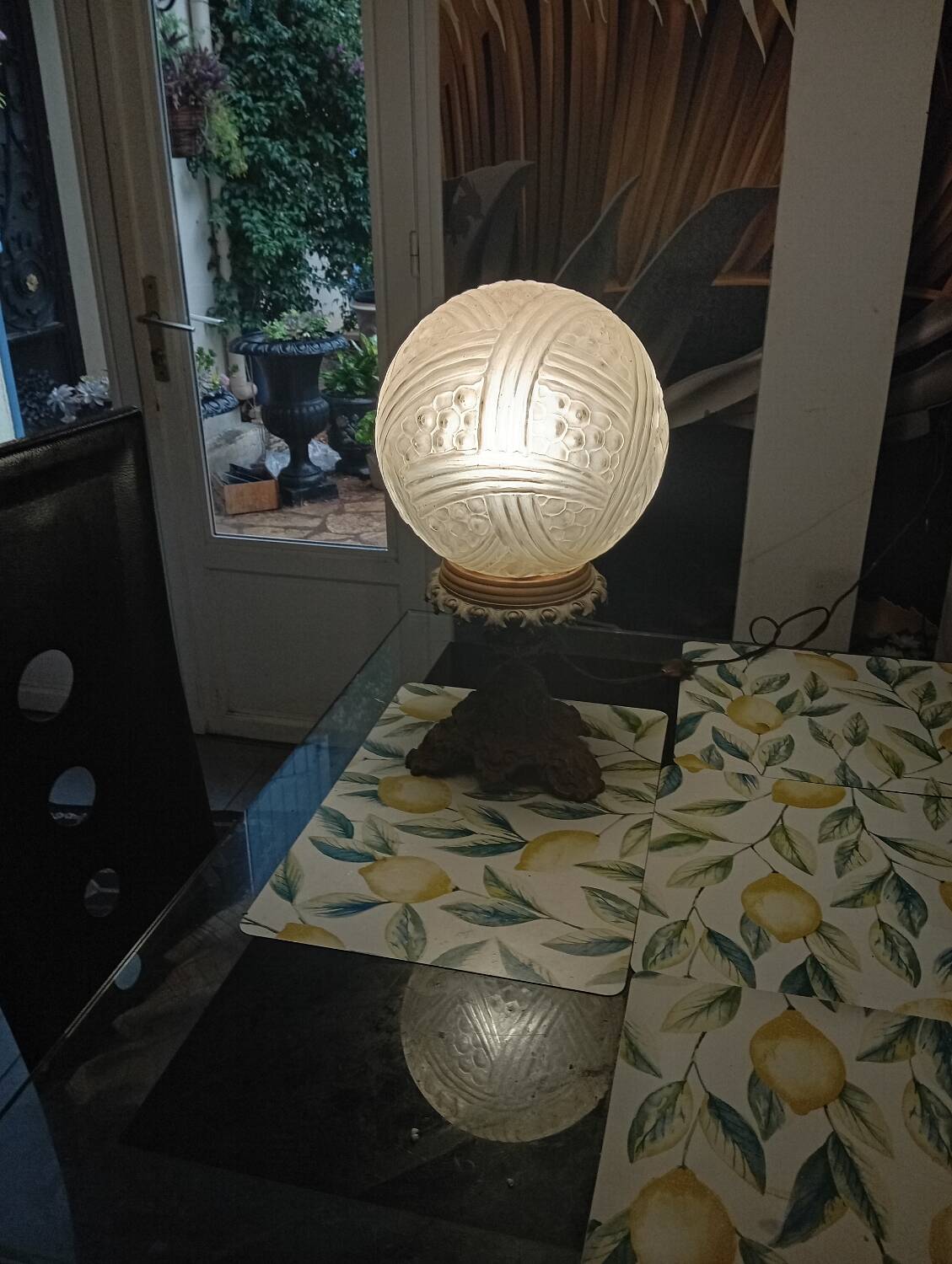 Lampe boule verre pressé 1930