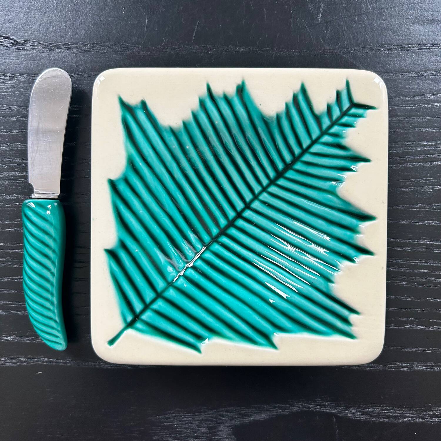 Butter dish and leaf decor knife