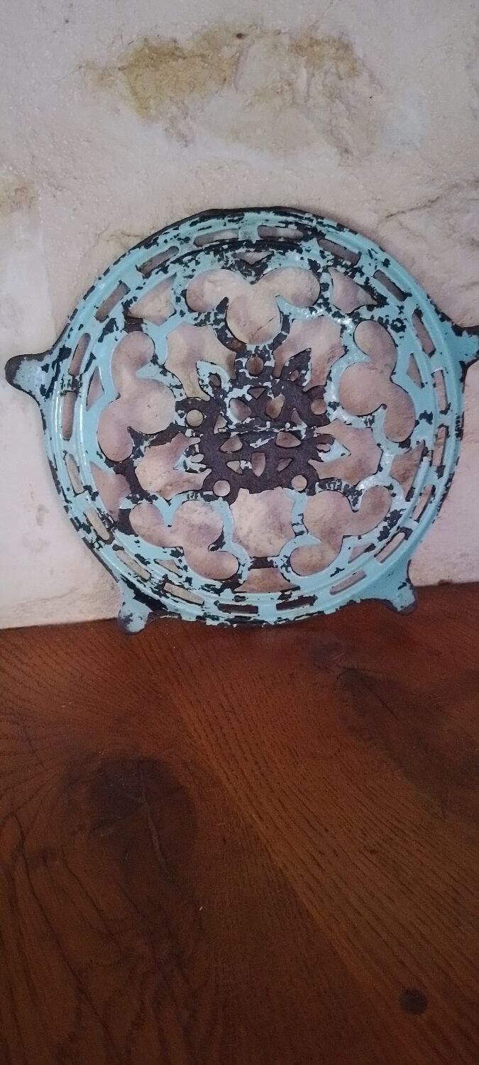 Vintage cast iron triflies