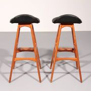 Tabouret de bar design en bois et cuir noir par Erik Buch 1960